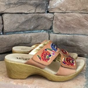 Alegria Lin‎ Pins and Needles Embroidered Sandal / SZ 38